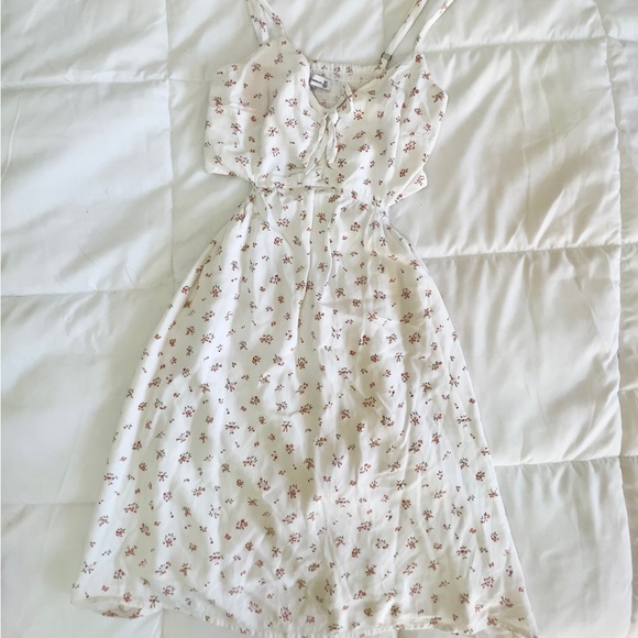 Hollister Dresses & Skirts - Hollister Woven Side White Floral Cutout Short Coquette Dress